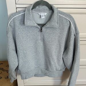 Like new Athleta Women’s Light Gray Quarter-Zip Pullover with White Piping